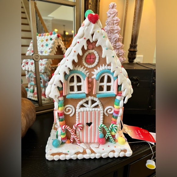 Holiday Nwt 223 Candy Land Gingerbread House With Led Light